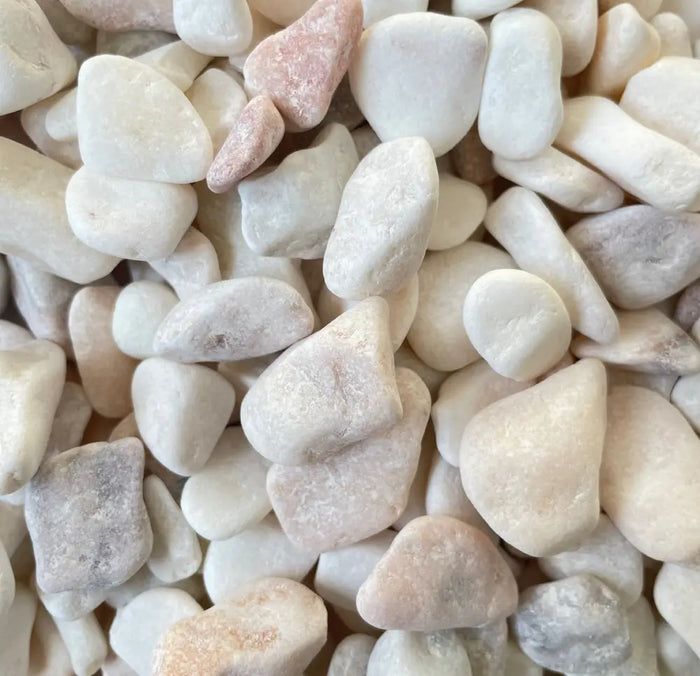 Galet blanc rose en marbre